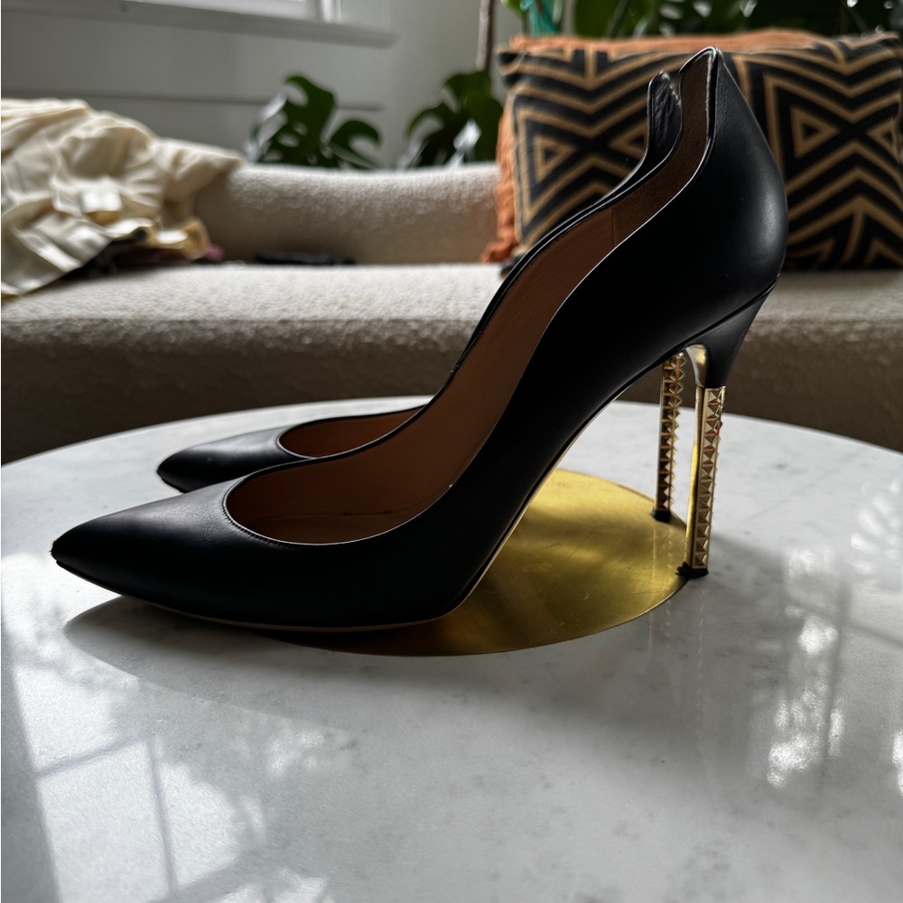 Valentino black pumps 40.5